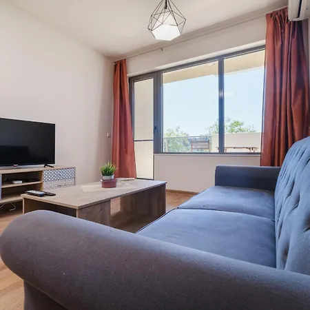 Charm 1-bedroom Апартаменты *